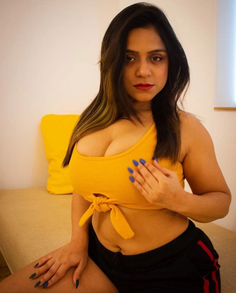 Maahi Kapoor elegant profile in Kota